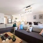 Appartement 6 Pers, Centre St-Lary, 2 Ch + Cabine, Garage, Balcon, Et Ascenseur - Fr-1-296-361