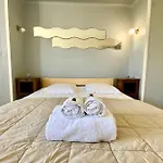 The Beach - Beachfront 2 Bedrooms With View !