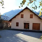 Confortable Appartement 4 Pieces, Terrasse, Parking, Proximite Pistes Et Navettes - 6 Couchages - Fr-1-330F-135