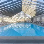 Beautiful Flat With Swimming Pool Tennis Court And Private Car Parking 109