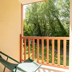 Beautiful Flat With Swimming Pool Tennis Court And Private Car Parking 109