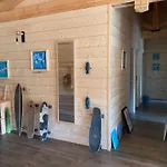 Maison En Bois Moderne Et Spacieuse Avec Piscine