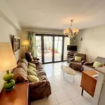 Appartement Pmr Avec Terrasse Au Coeur De Granville, Proche Plage Et Port - Fr-1-361-508