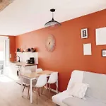 Vermeille: Terrasse Calme Au Coeur Du Village
