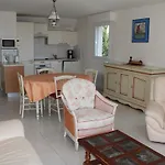 521 - Bel Appartement Avec Balcon Vue Mer A Erquy En Bordure De La Plage Du Centre Et A 300M Des Commerces