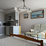 509 - Grand Studio A Erquy Au Dernier Etage, En Bordure De La Plage Du Centre, Face Au Port De Peche