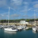 Les Mathes La Palmyre - Maison Mitoyenne En Pierres - Avec Piscine Privee