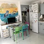 Typique Logement De Pecheur Proche Port