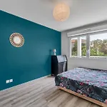 Room In Appartment With Seaview