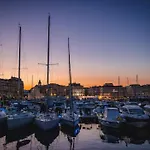 Escapade Marseillaise Pres Des Terrasses Du Port