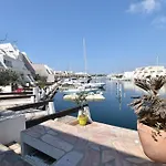 Marina 6 Personnes Avec Appontement Grau Du Roi