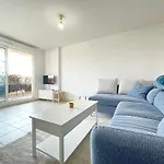 3P Climatise Avec Parking, Piscine, Proche Plage Et Commerces A Sete - Fr-1-338-497