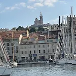 Au Coeur Du Vieux Port