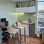 La Jungle - Vue Directe Et Magnifique Sur Le Port-