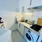 Studio Centre Port Avec Piscine Et Parking - Fr-1-723-146