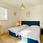 Superbe Villa Avec Piscine Dans Le Village De St Clement