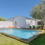 Superbe Villa Avec Piscine Dans Le Village