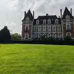Un Appartement Dans Un Chateau