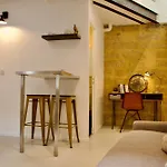 Joli Studio Avec Terrasse-Jardin Sur Les Toits, Coeur Historique