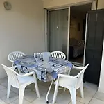 Deux Pieces Avec Terrasse, Cour Privee Et Piscine - Le Grau-Du-Roi - Fr-1-250-264