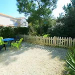 Charmante Maisonnette A Longeville-Sur-Mer, Proche Plage, 2 Ch, Terrasse, Parking, Velos Bienvenus - Fr-1-22-311