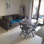 Agreable Villa Dans La Marina Avec Piscine