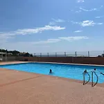 Logement Avec Jardin Et Piscine Vue Mer.