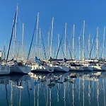 Ref 231 - Port-Louis Appartement Type 2 Pleine Vue Petite Mer Avec Terrasse, Parking Et Garage Dans Residence Recente