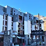 Studio Idealement Situe Pres Des Commerces Et Pistes - Fr-1-449-189