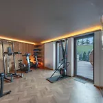 Appartement Neuf Ski-In/Ski-Out Avec Piscine, Spa Et Cheminee A Courchevel 1850 - Fr-1-564-109