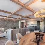 Appartement Neuf Skis Aux Pieds Avec Acces Piscine Et Spa A Courchevel 1850 - Fr-1-564-103