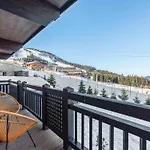 Appartement Neuf Skis Aux Pieds Avec Acces Piscine Et Spa A Courchevel 1850 - Fr-1-564-103