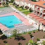 Appartement F2 Avec Terrasse, Jardin, Parking Et Acces Piscine A 500M Du Village D'Argeles-Sur-Mer - Fr-1-732-63
