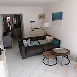 Appartement 1 Chambre 4 Personnes En Rez De Chaussee Dans Residence Avec Piscine
