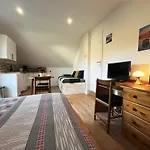 Lomener - La Goelette - 1 Appartement Avec 2 Chambres Et 2 Studios A 450M De La Plage
