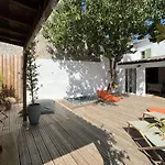 Maison Renovee Avec Jacuzzi Et Cuisine D'Ete Au Centre Du Village - Fr-1-434-97