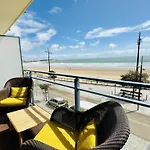 Appartement Spacieux Idealement Situe Sur Le Remblai Des Sables Dolonne