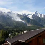 Le Chamouny- Family Apt - Central - Quiet - Hikeing & Rock Climbing Close By