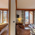 Appartement De Charme Avec Wifi, Balcon Et Vue Village - Fr-1-694-128