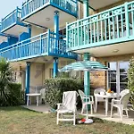 Localise - A05 - Plain-Pied Avec Petite Vue Mer Donnant Sur La Piscine Et Le Jardin - Grande Salle De Bain - Wifi Inclus - Draps Inclus - Animaux Bienvenus - Parking Gratuit