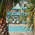 Localise - A05 - Plain-Pied Avec Petite Vue Mer Donnant Sur La Piscine Et Le Jardin - Grande Salle De Bain - Wifi Inclus - Draps Inclus - Animaux Bienvenus - Parking Gratuit