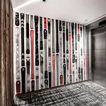 Appartement Skis Aux Pieds Avec Conciergerie A Meribel - Fr-1-613-36