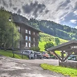 Appartement Renove, Skis Aux Pieds, Proche Centre Avec Parking Et Balcon - Fr-1-524-30