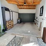 Superbe Villa Avec Piscine Chauffee A Proximite Du Centre Village