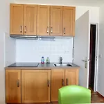 Studio Cotier Renove Climatise Avec Parking Prive, Carnon, Amenage Pour 3 Pers - Fr-1-715-23