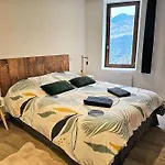 Appartement De 80M² Plein Sud Entierement Renove