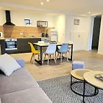 Appartement De 80M² Plein Sud Entierement Renove