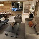 Spacious Ski-In Ski-Out Apartment 4-6 Pax, 161 Sources De Marie Arc 1950