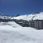 Ski In-Ski Out! Spacious & Stylish Apartment For 8 In The Heart Of Lavachet