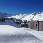 Ski In-Ski Out! Spacious & Stylish Apartment For 8 In The Heart Of Lavachet